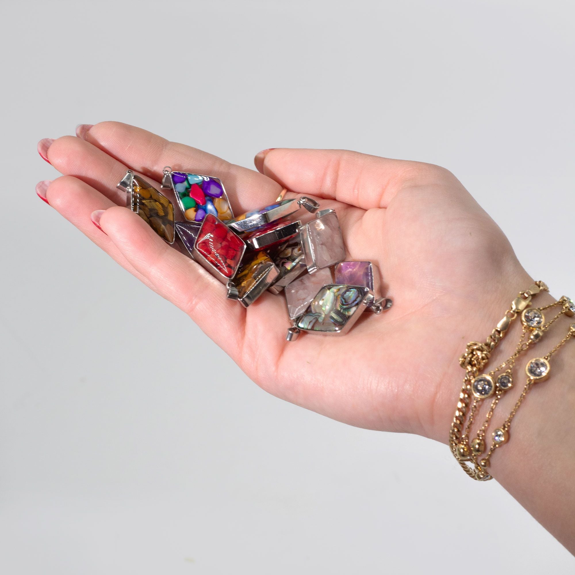 12x Colgantes en forma de diamante con carcasa de acero - Chips de gemas y conchas Surtido