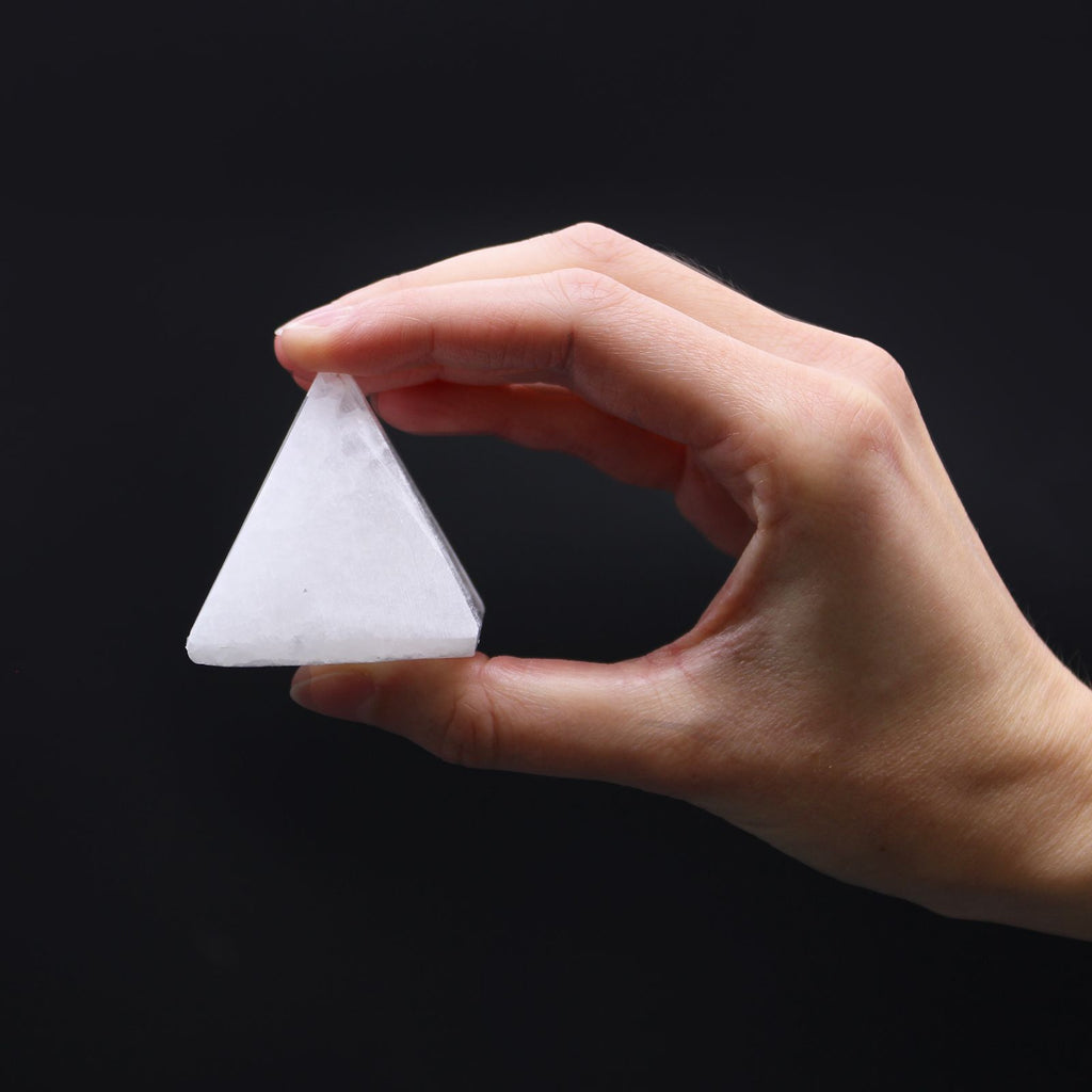 Pirámide de selenita - 5 cm
