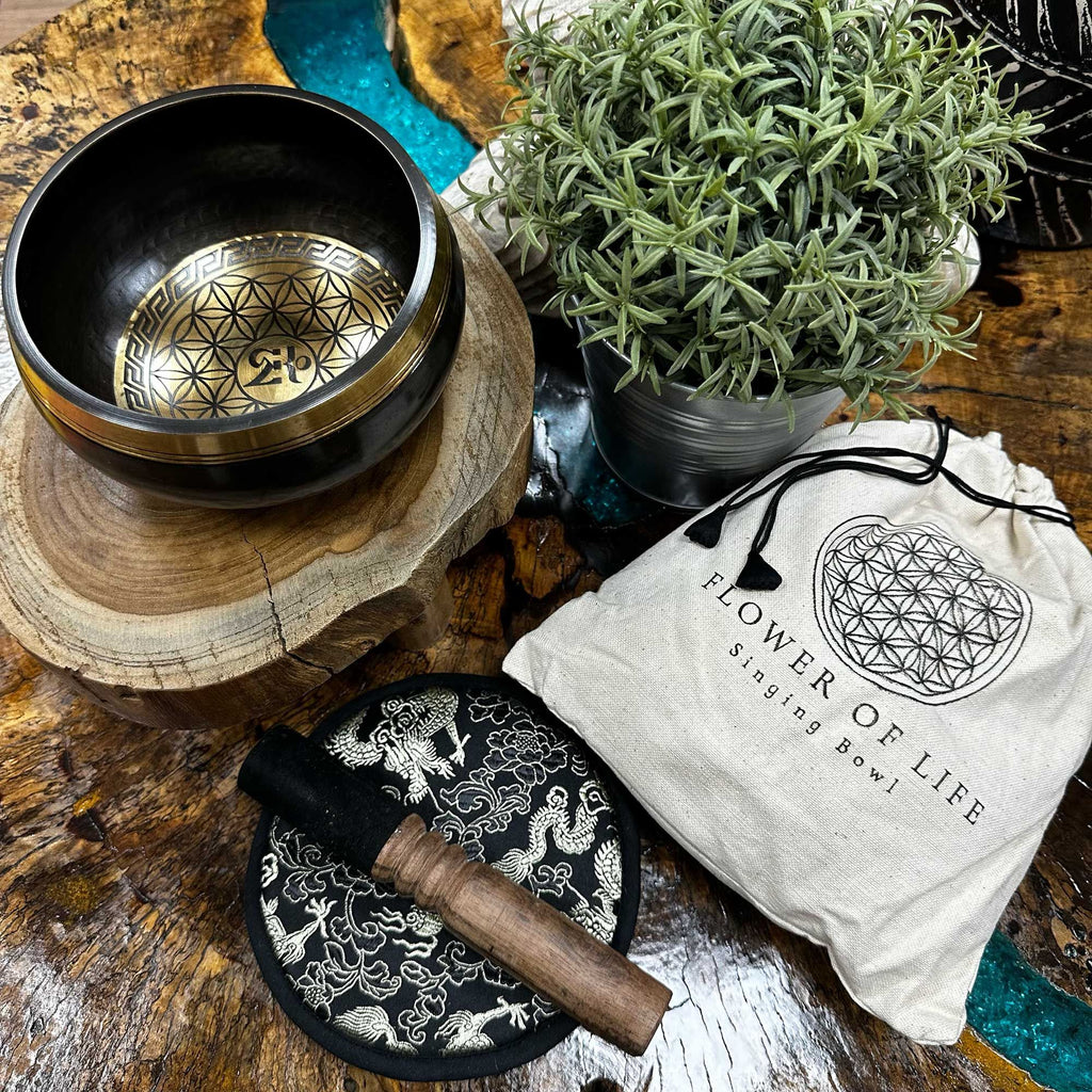 Conjunto de oferta de taça tibetana tibetana gravada e batida à mão - 14 cm - Flor da Vida