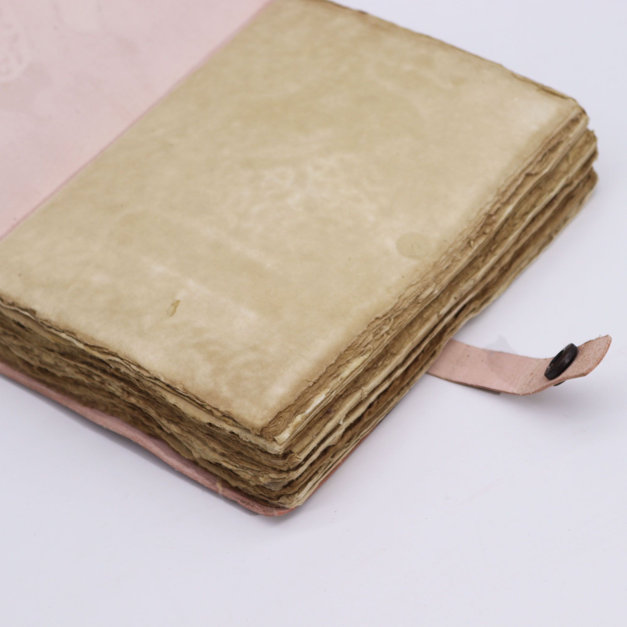 Caderno Checkmate - Castanho Claro com Bordas Desgastadas