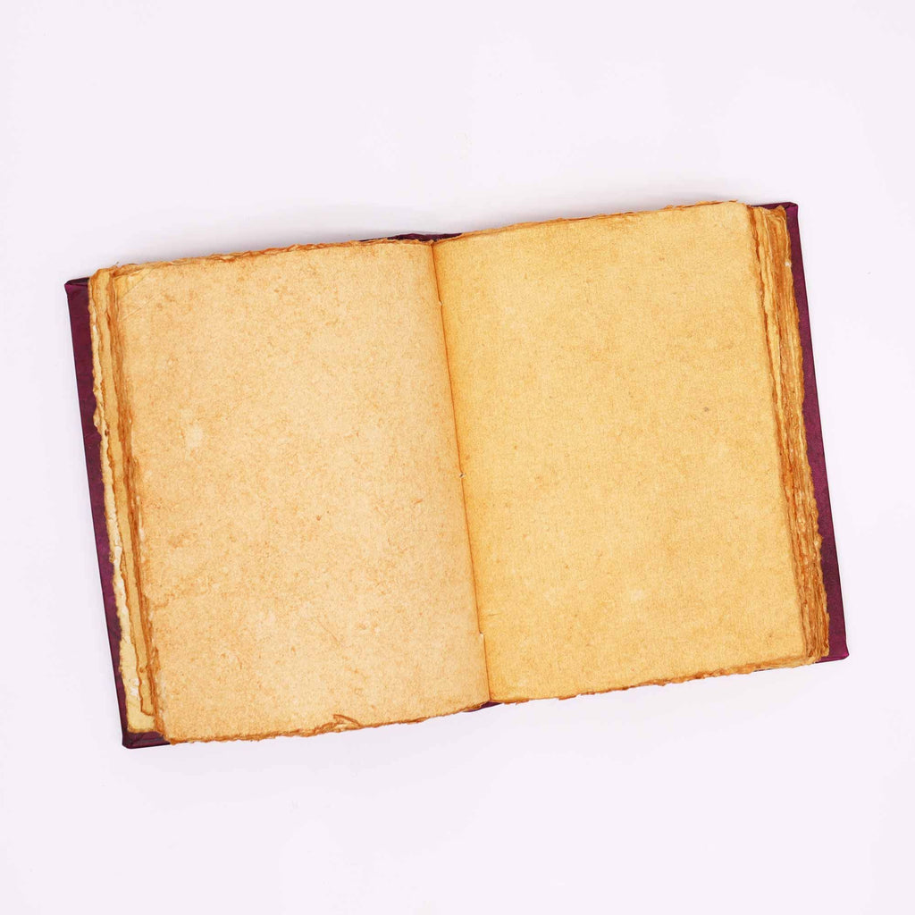 Livro de Bronze Vermelho - Decoração Hamsa de Zinco com Bordas de Capa