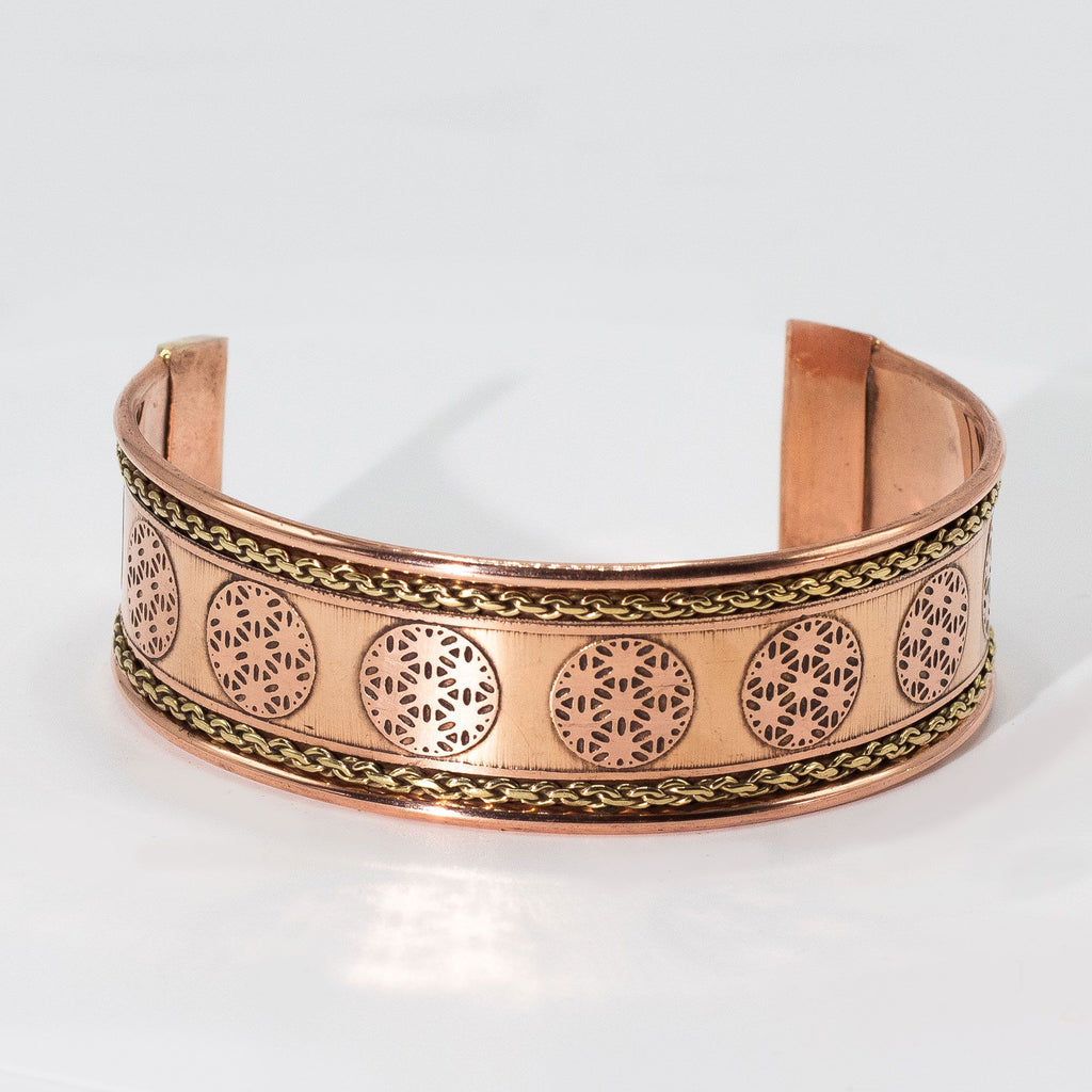 Pulseiras em cobre com faixa larga e decoração em latão (sortidas)