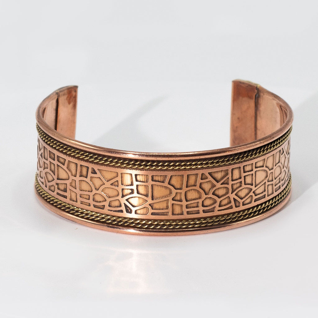 Pulseiras em cobre com faixa larga e decoração em latão (sortidas)