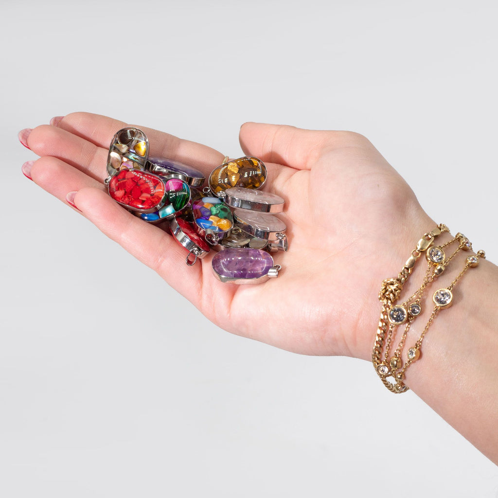 12x Colgantes ovalados con carcasa de acero - Chips de gemas y conchas Surtido