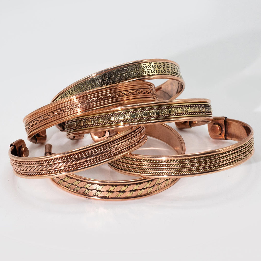 Pulseiras com design de íman e faixa de cobre (sortidas)