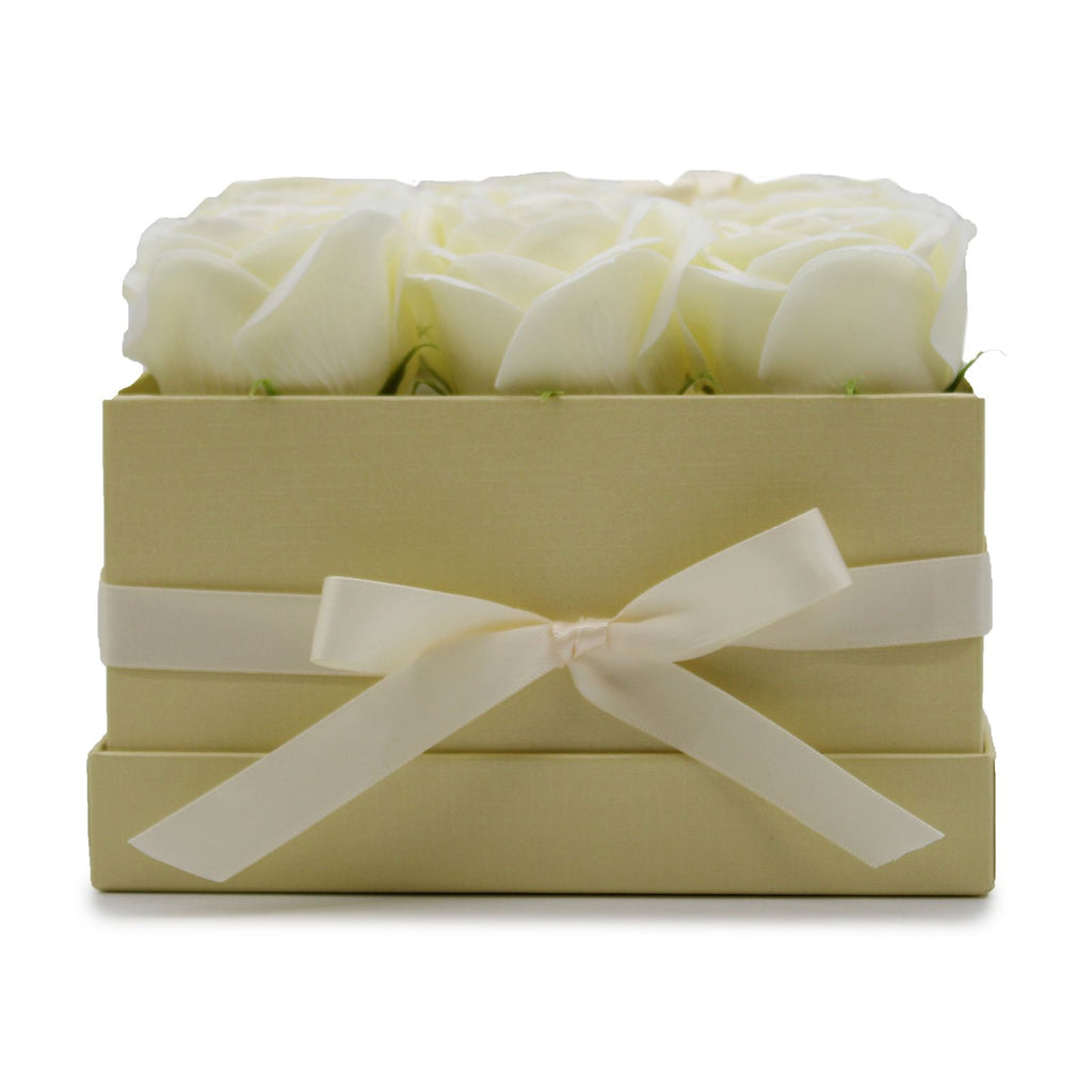 Caja de Regalo - Flor de Jabón  9 Rosas Crema - cuadrado