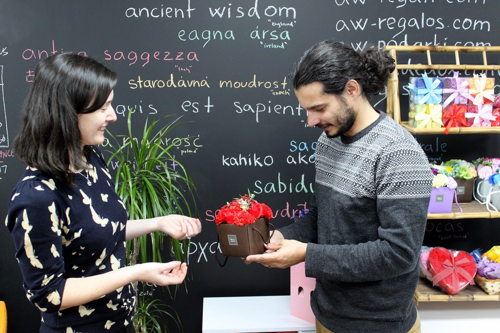 Ramo de flores de sabão - rosas azuis e cravos