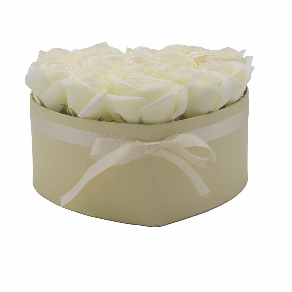 Caixa Presente - Flor de Sabonete 13 Rosas Creme - coração