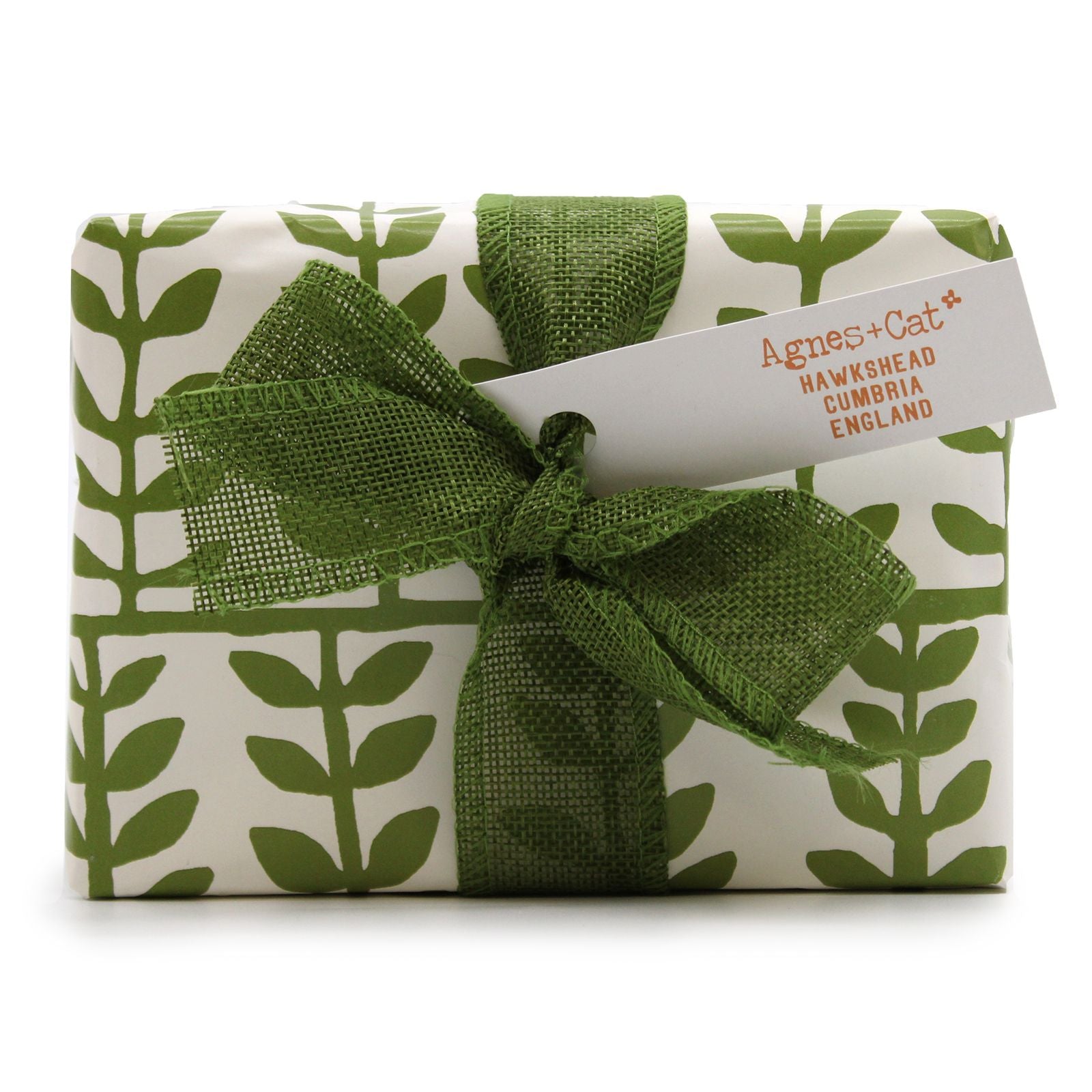 1x Set de Regalo: Bomba de baño de Higo blanco & Arándano silvestre + Vela de Ruibarbo