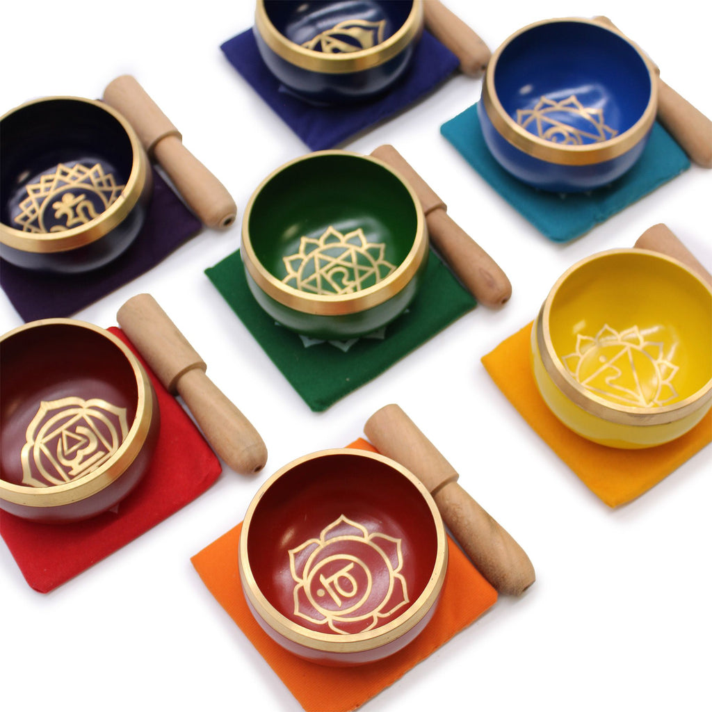 Conjunto de oferta de taça tibetana com pirâmide de chakras
