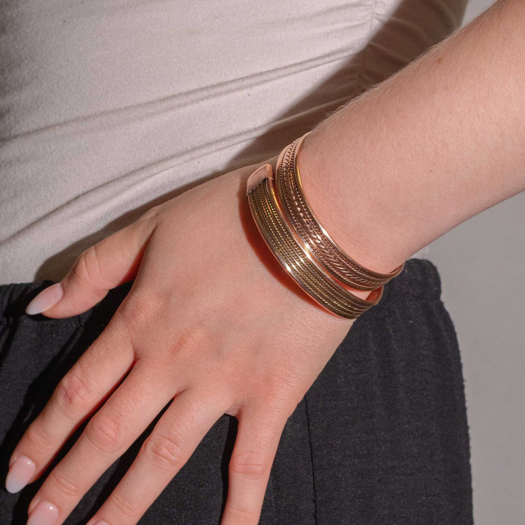 Pulseiras com design de íman e faixa de cobre (sortidas)