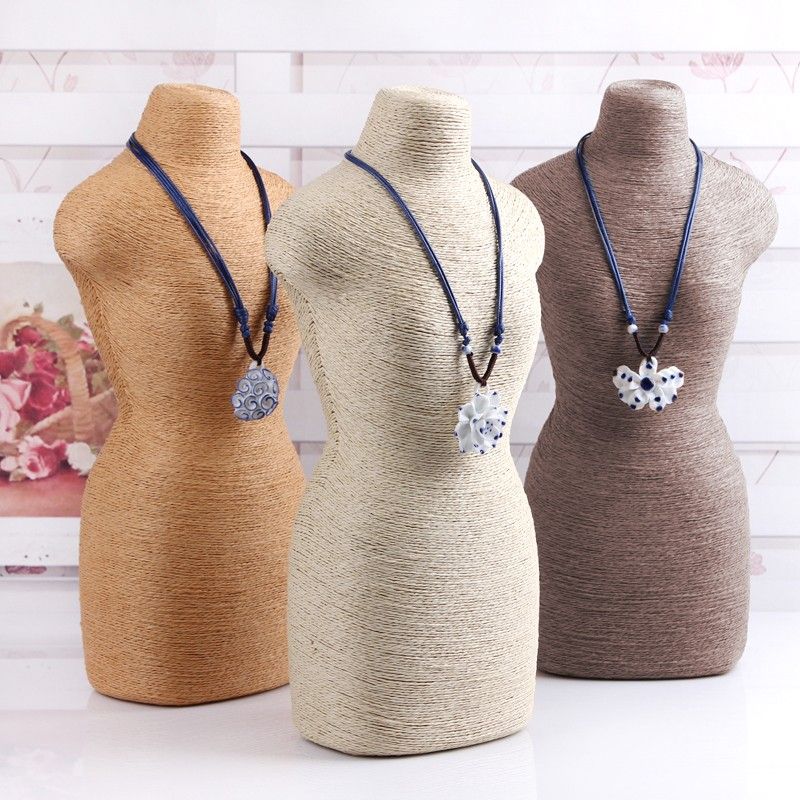 Expositor de Joyas Naturales - Maniquí de madera - Crema