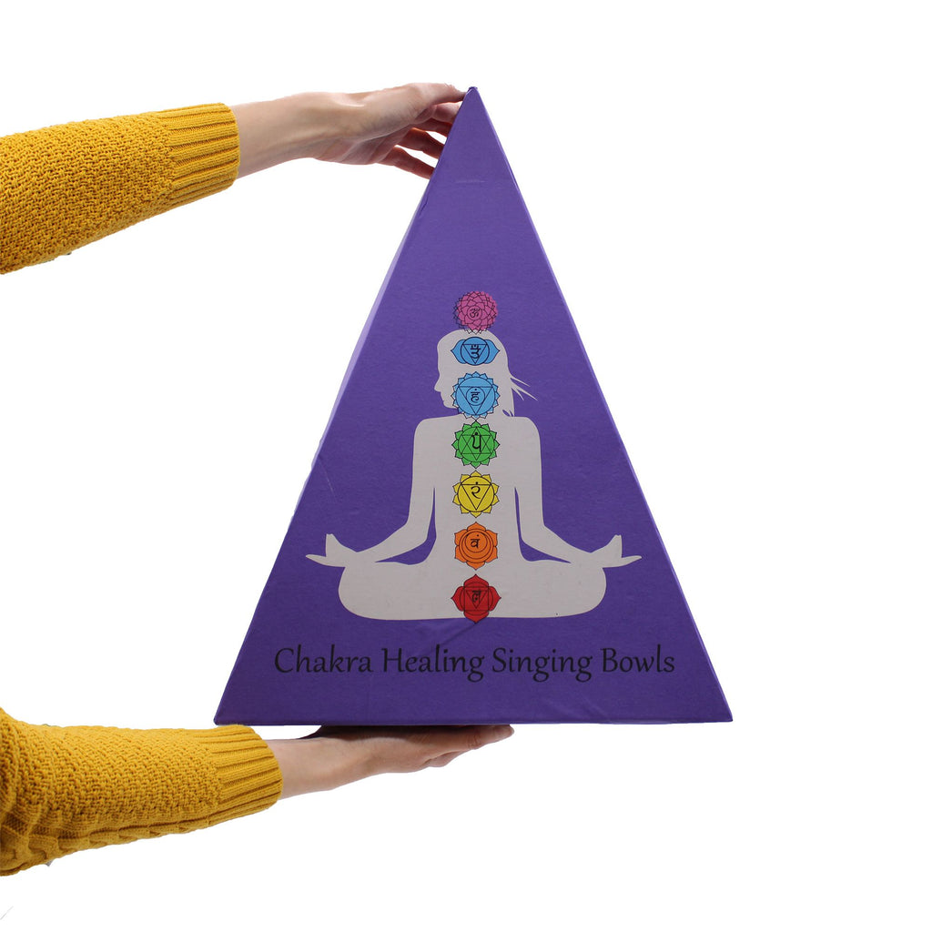 Conjunto de oferta de taça tibetana com pirâmide de chakras
