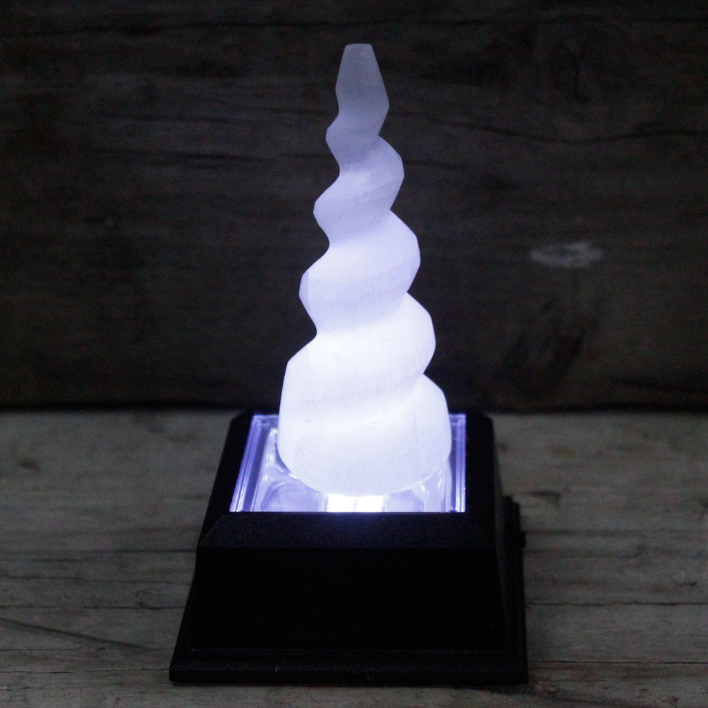 Torre de Cornos de Unicórnio em Espiral de Selenite - 10 cm