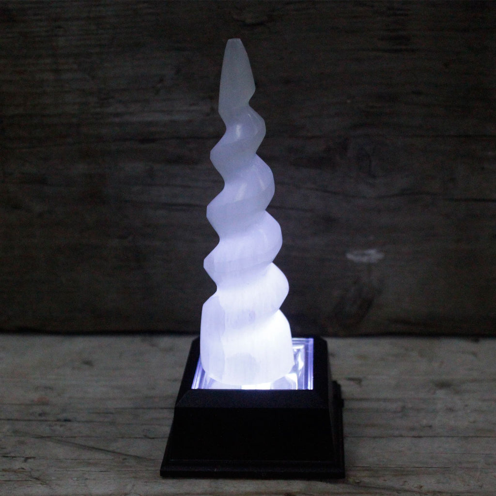 Torre de Chifre de Unicórnio em Espiral de Selenite - 15 cm
